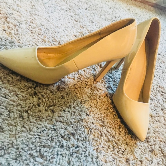 Shoes - Picture 3 of 4